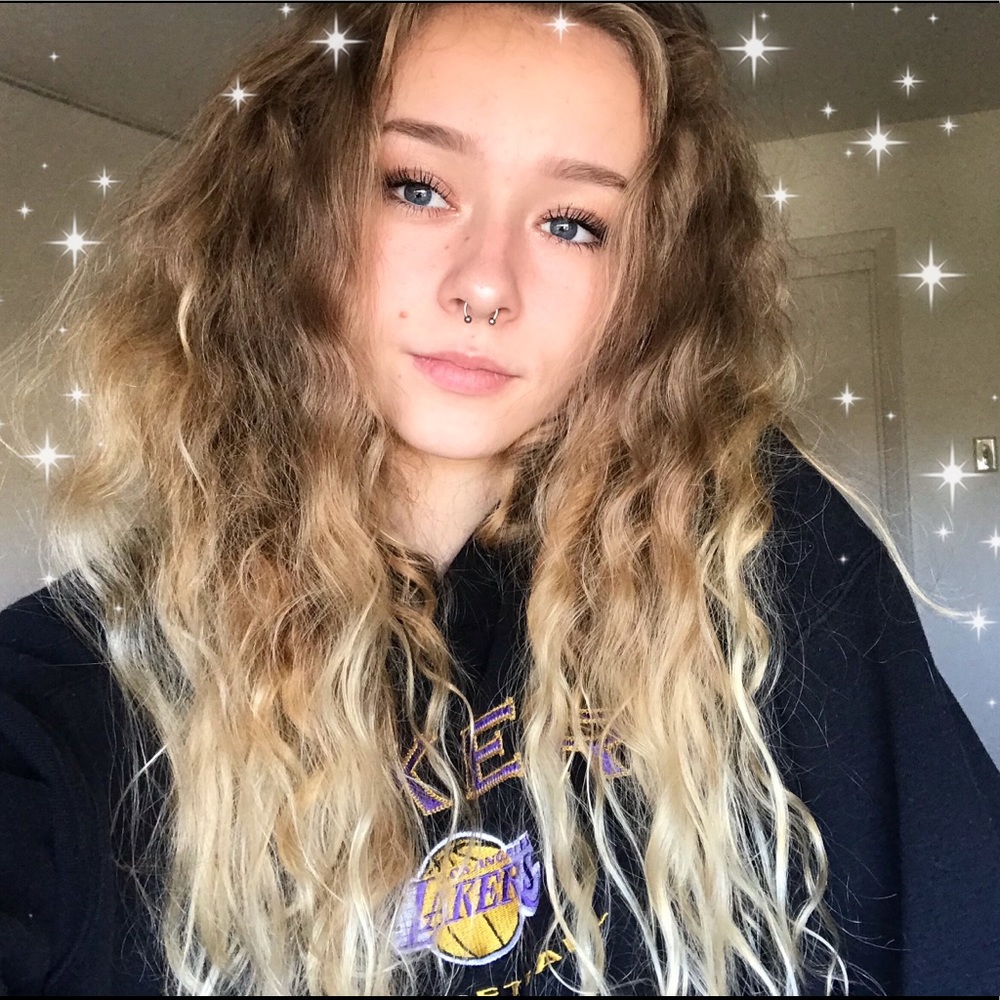 Dazed🍁Elf🧝🏻‍♀️ shop owner